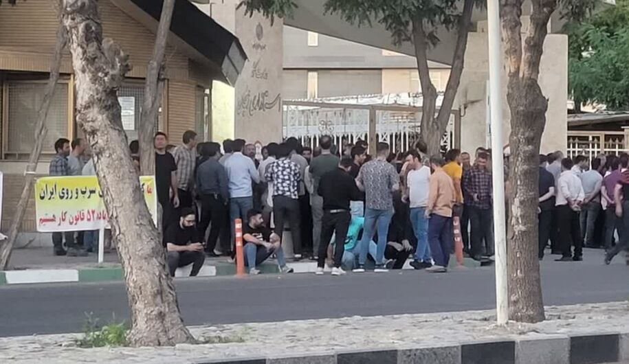 کارگران شرکت سرب و روی زنجان رسیدگی به مطالبات خود را خواستار شدند