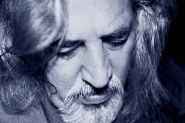 هزار و ۷۰۰ اثر به دوسالانه جایزه ملی غزل 